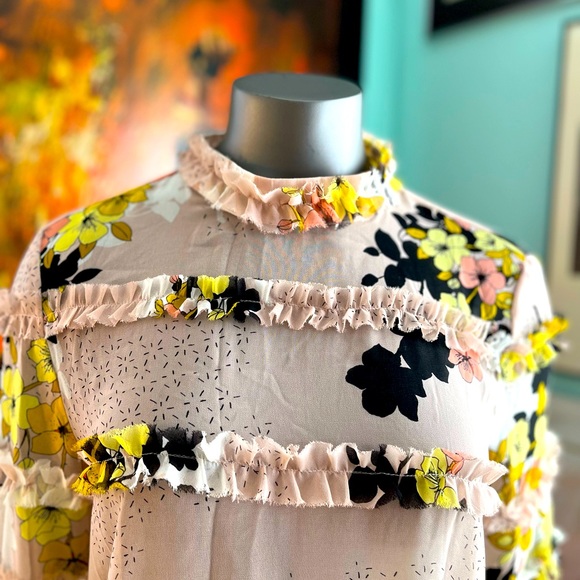 GUESS Baby pink Sheer Floral Embroidered Long Sleeve Blouse. Size M. - Picture 6 of 12